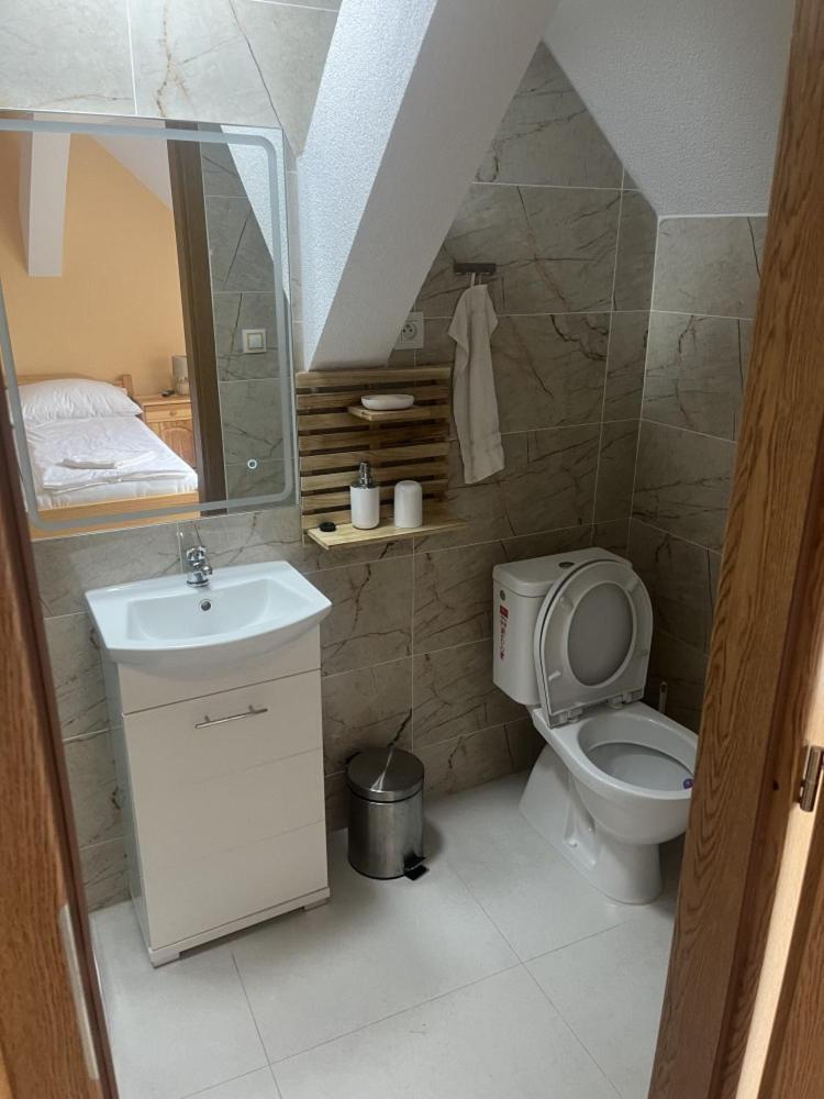 Vt6 House & Restaurant Panzió Znojmo Kültér fotó