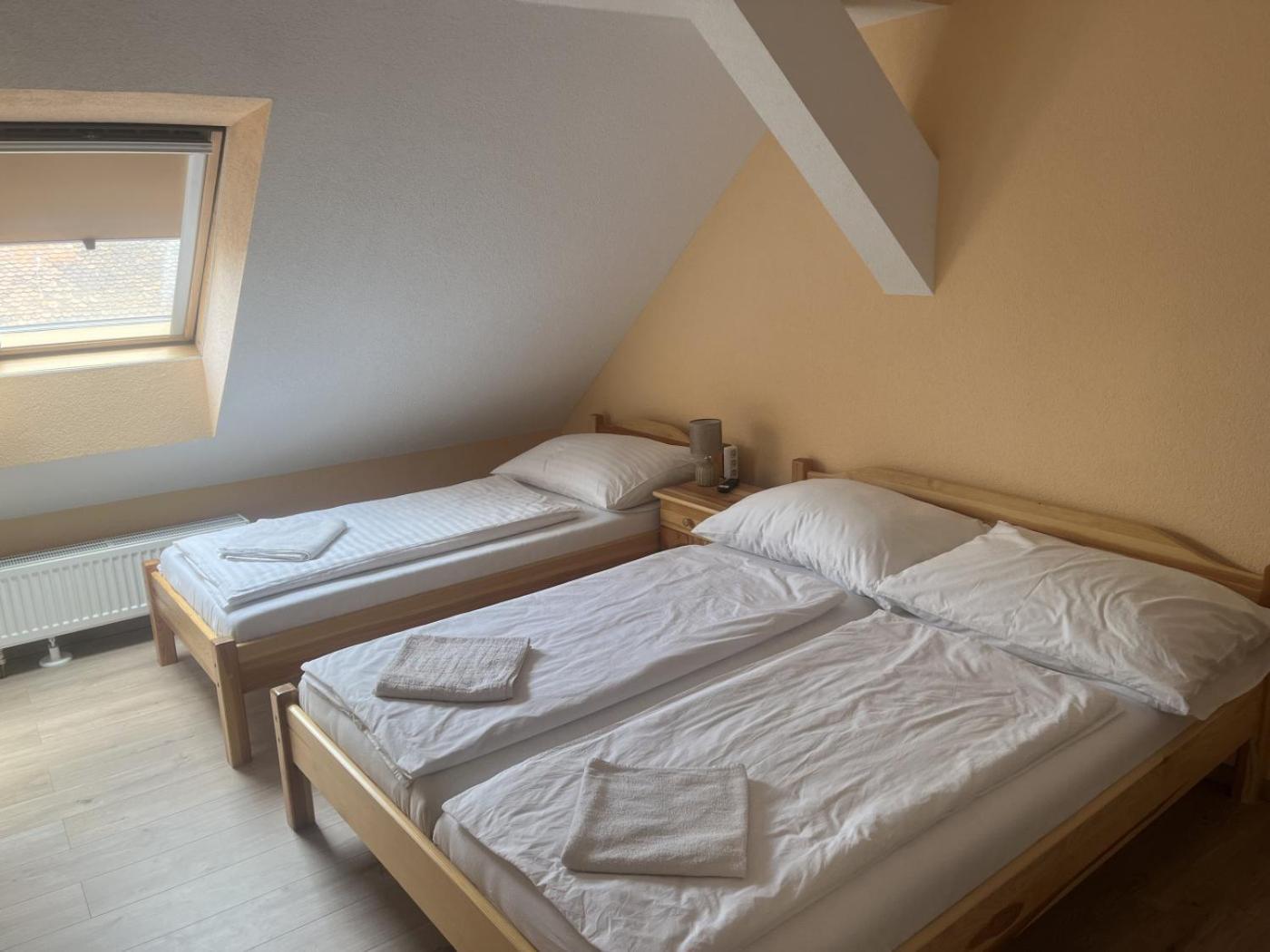 Vt6 House & Restaurant Panzió Znojmo Kültér fotó